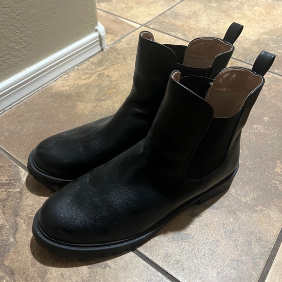Journee Collection Kenova Chelsea Boot - Picture 5 of 6
